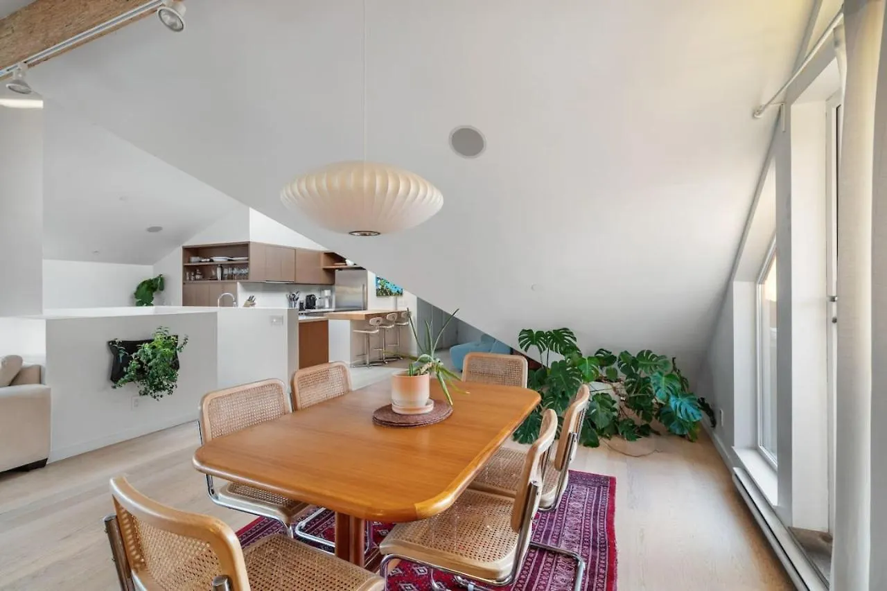 Beautiful, Newly Renovated Creek Home Vancouver