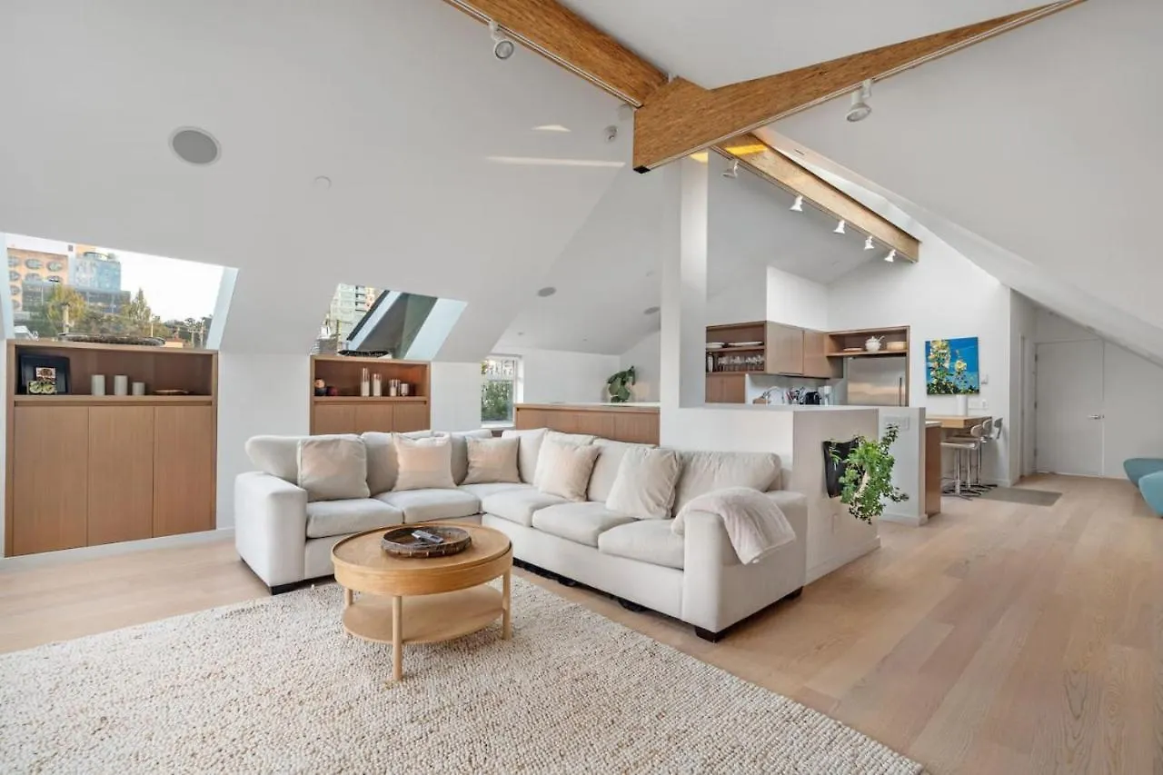 Apartment Beautiful, Newly Renovated Creek Home Vancouver Kanada