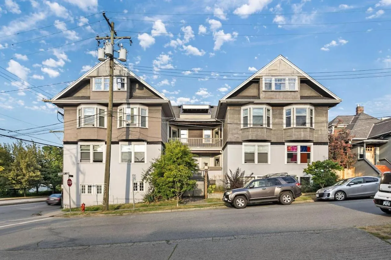Beautiful, Newly Renovated Creek Home Vancouver 0*,